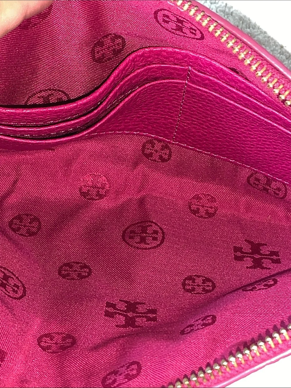 GUC Tory Burch Bombé Flat Crossbody Bag